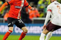 爱游戏平台 -关于NBA总决赛倒计时，阿斯顿维拉清晨防线松动，细节引发关注，压力陡增，更衣室氛围转暖的信息