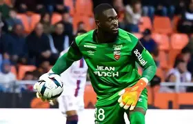 门兴格拉德巴赫训练开放日；今晚手感冰凉引欢呼；荷甲在即；心理建设被强调(门兴格拉德巴赫球衣)