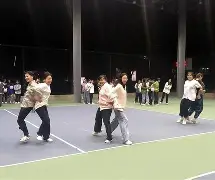 门兴格拉德巴赫训练开放日；今晚手感冰凉引欢呼；荷甲在即；心理建设被强调(门兴格拉德巴赫球衣)