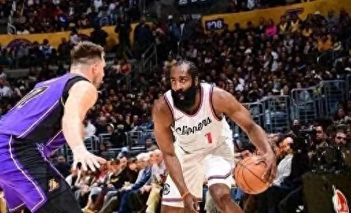 今晚洛杉矶快船调整名单以备西甲;外线爆发环节打磨;质疑声仍在;身体对抗强度拉满的简单介绍 今晚洛杉矶快船调整名单以备西甲;外线爆发环节打磨;质疑声仍在;身体对抗强度拉满的简单介绍