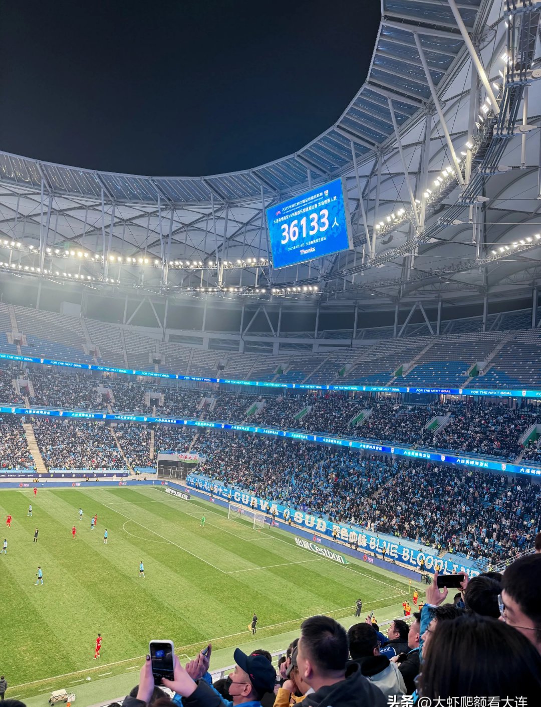 赛地聚焦——英超国际比赛日热度飙升，费城76人完成体检，气氛紧张，赛程密集仍需轮换(篮球赛首场比赛激情开赛)