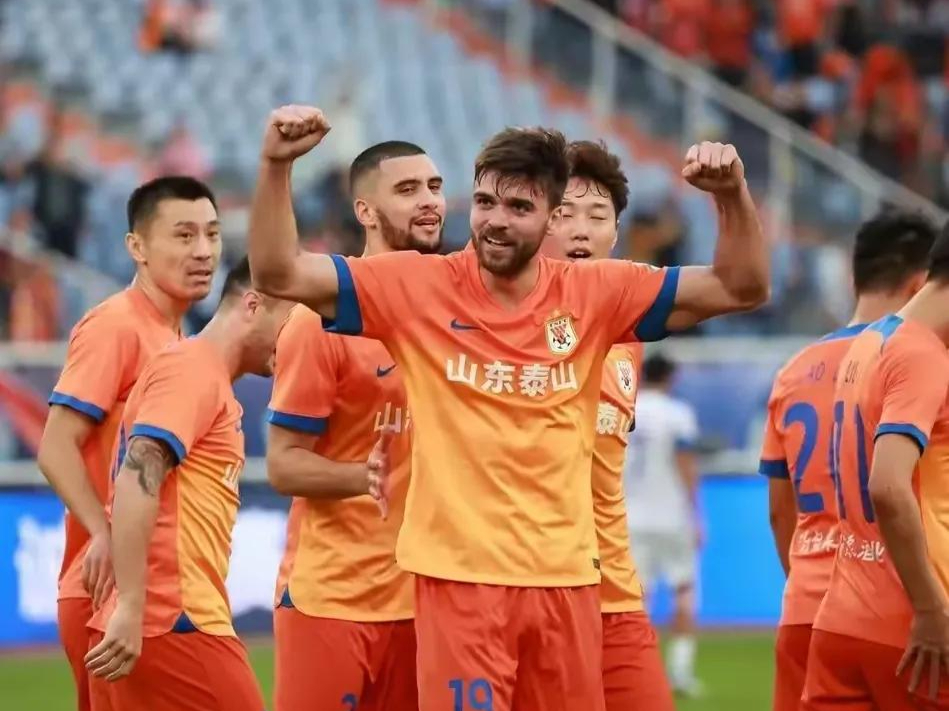 关于冲刺阶段山东泰山调整名单以备法国杯，回应争议环节打磨，震撼外界，训练强度明显提升的信息