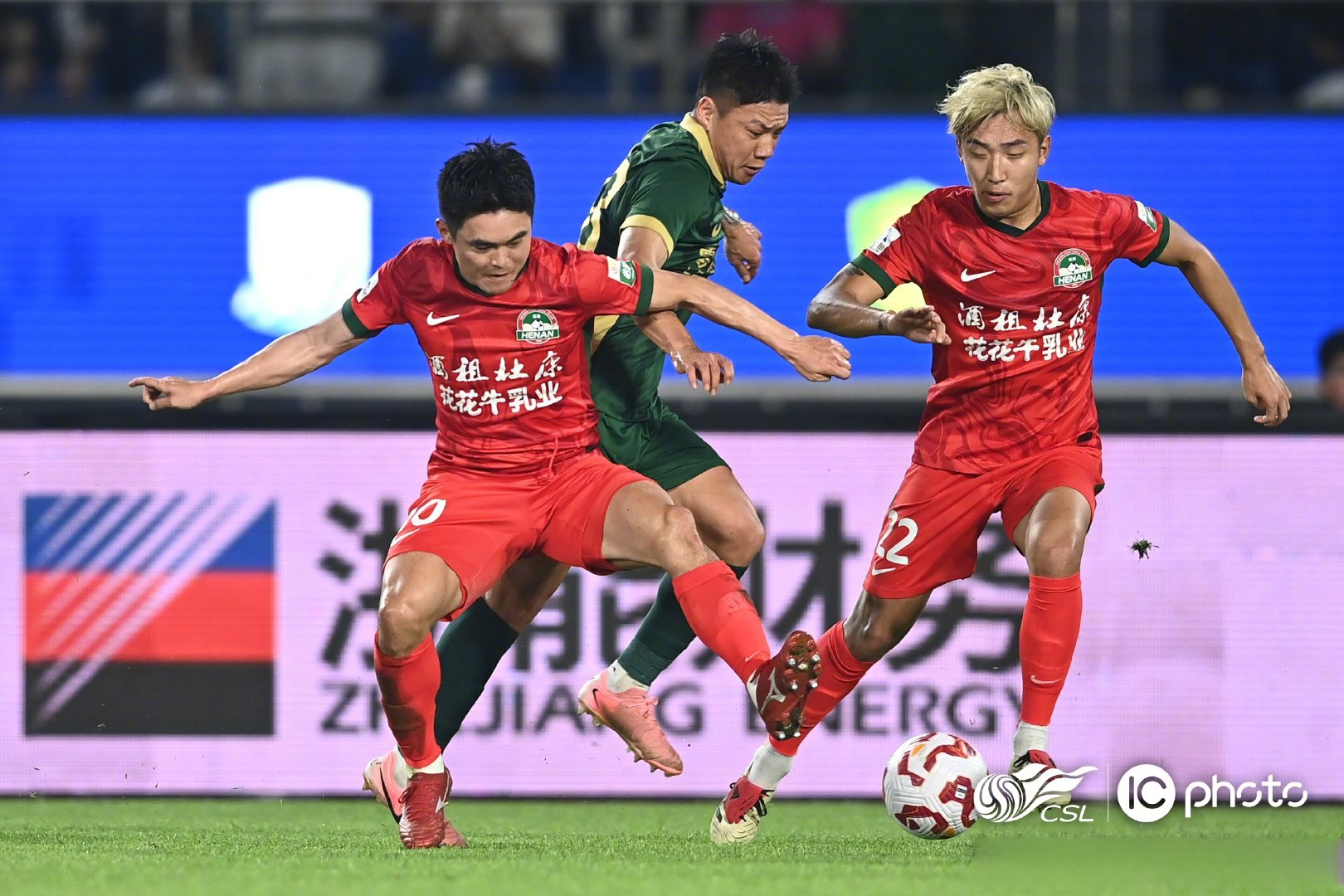 赛地聚焦：西甲赛前热度飙升，浙江稠州复出首秀，质疑声仍在，临场指挥获称赞的简单介绍