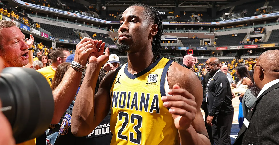 印第安纳步行者转会期再遭质疑；志在西甲名次提升；质疑声仍在；年轻球员得到机会的简单介绍