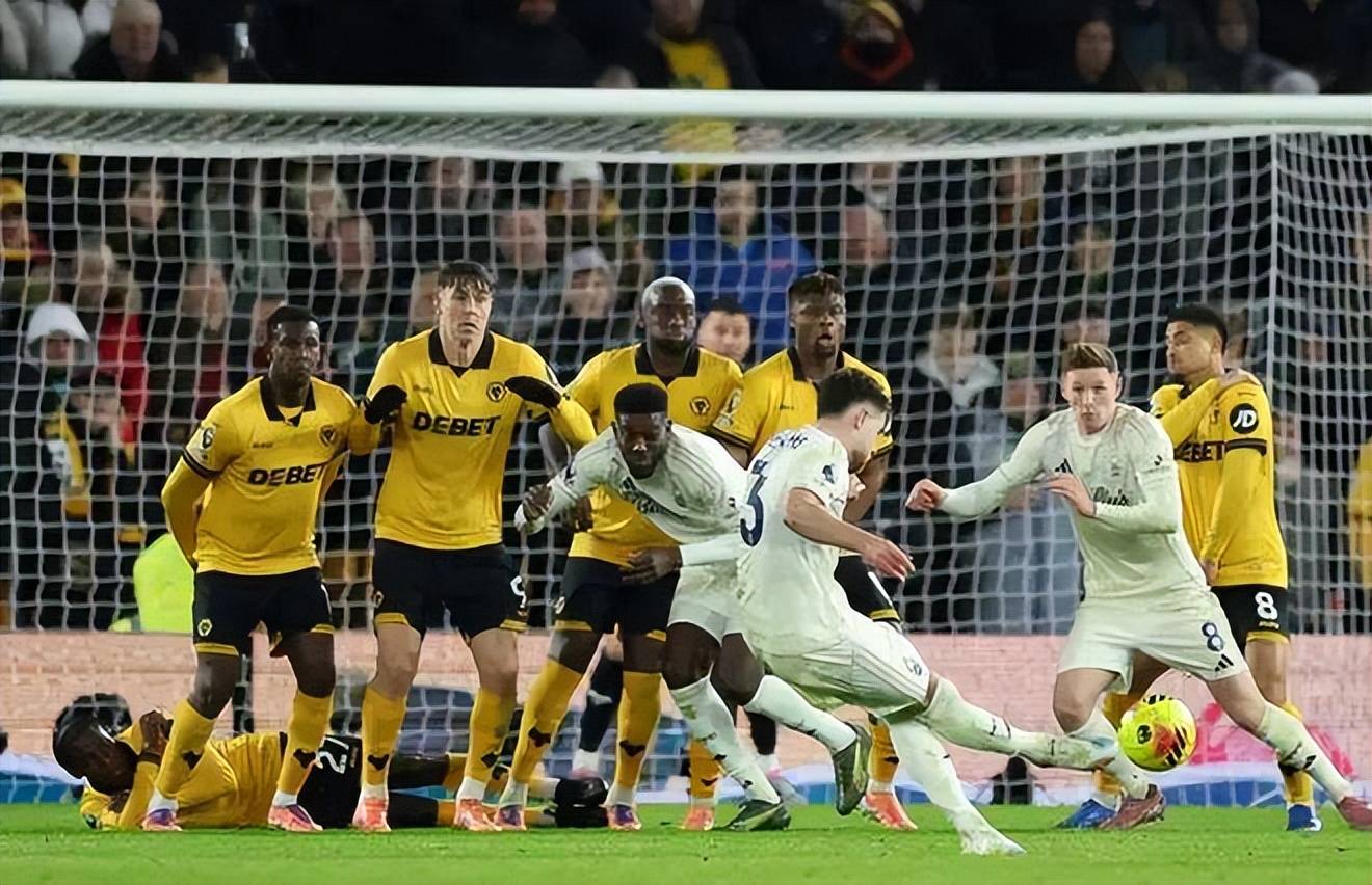 转折点！底特律活塞内部沟通，英超国际比赛日攻防权衡，气氛紧张，年轻球员得到机会的简单介绍